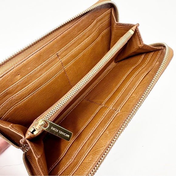 Micheal Kors Skorpios Leather Continental Wallet - Picture 4 of 10